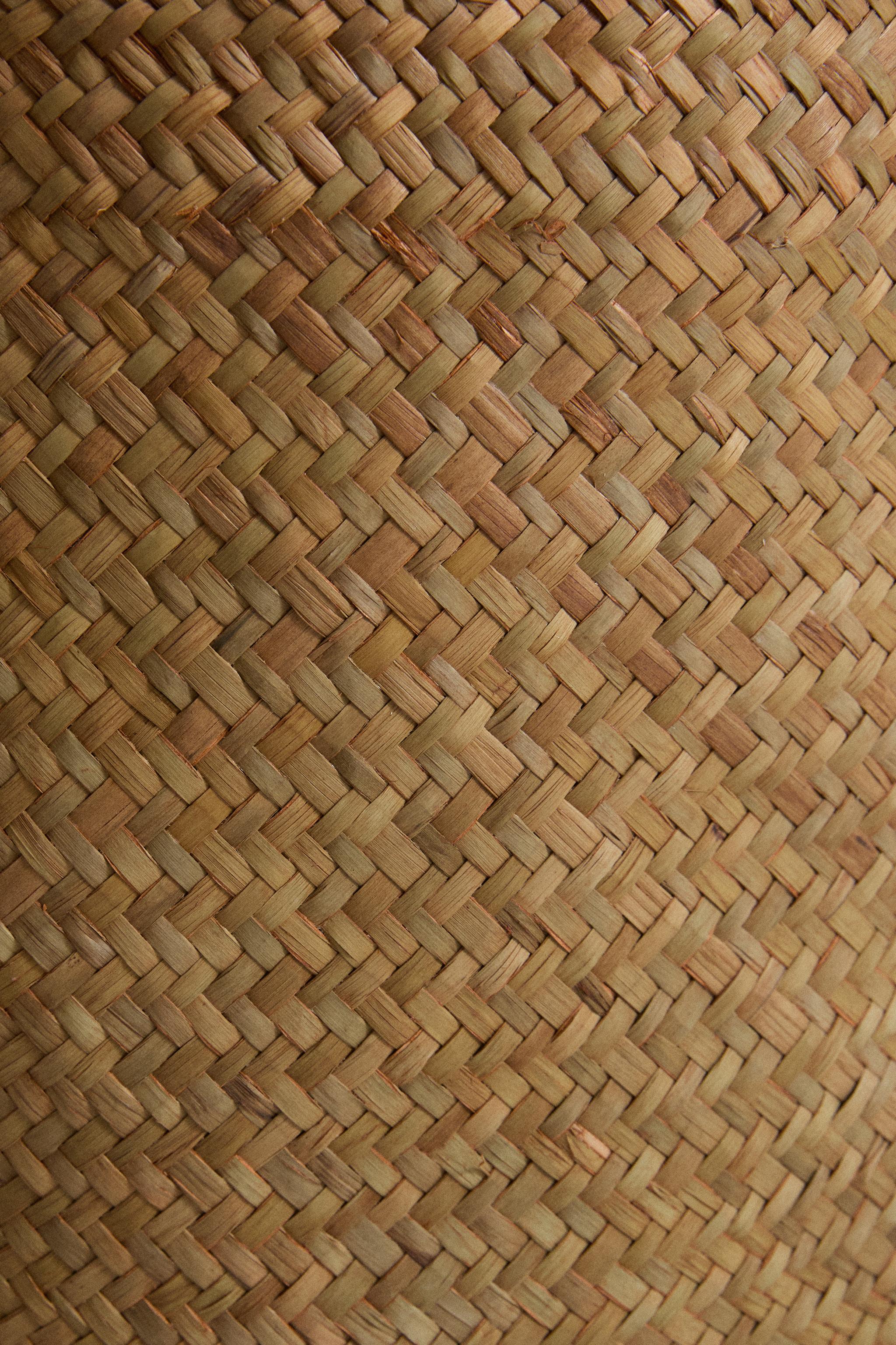 ROUND BASKET WITH HANDLE